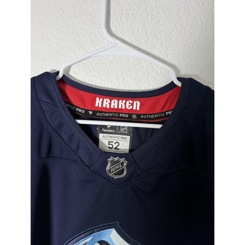 Seattle Kraken Jersey Large 52 Mens Fight Strap Home Blue NHL #84 Kaapo Kakko - Picture 3 of 9